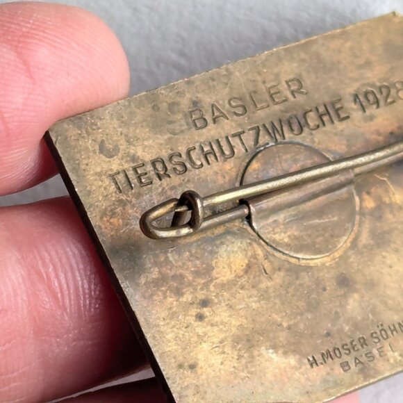 1928 Swiss BASEL Animal Protection week metal pin, Art deco dog friend badge - Picture 8 of 8